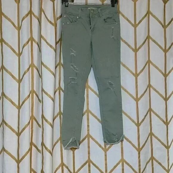 Refuge size 2 distressed jeans with cuff to bottom and gold button - Picture 6 of 7